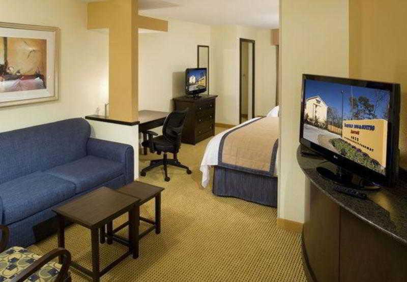 Fairfield Inn & Suites Houston Intercontinental Airport Room photo